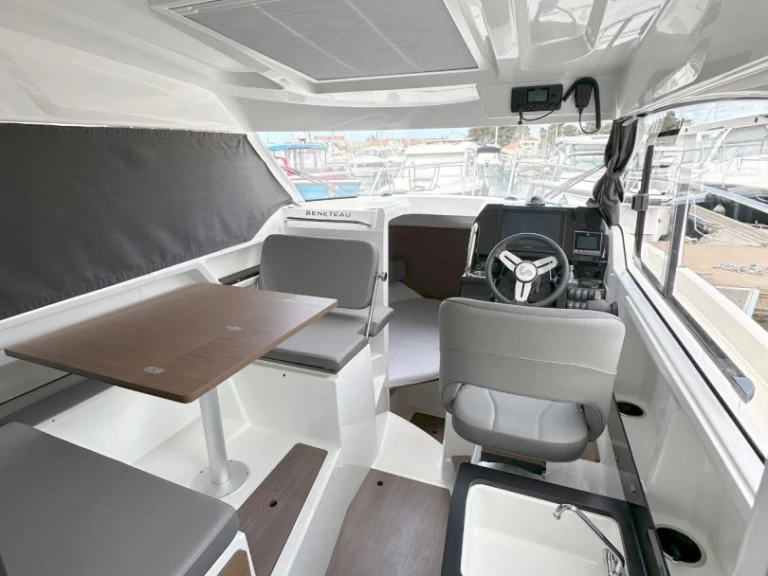 Motorboat hire in Borik Marina - Bénéteau Antares 8 OB