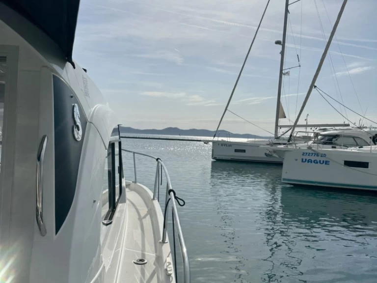 Yacht hire Borik Marina cheap Antares 8 OB