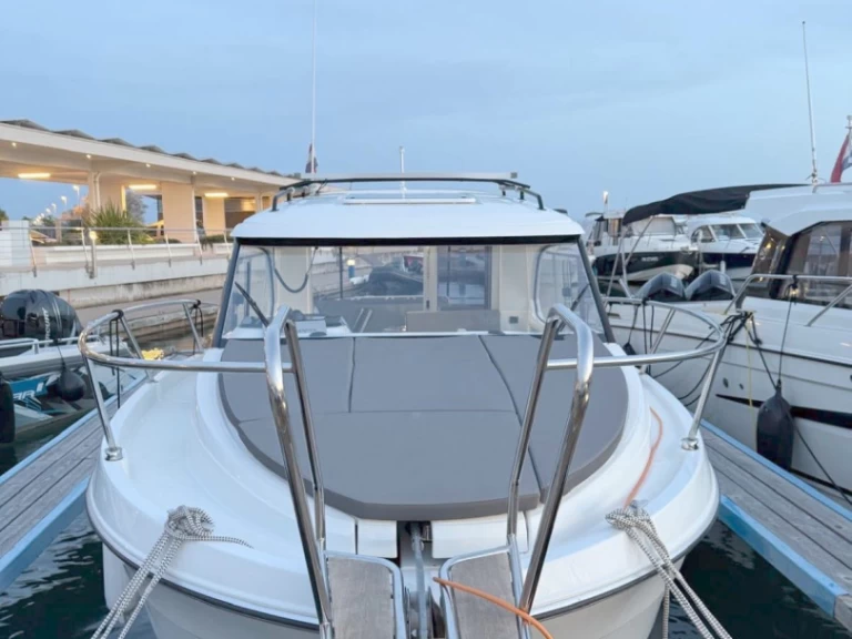 Motorboat hire in Borik Marina - Bénéteau Antares 8 OB