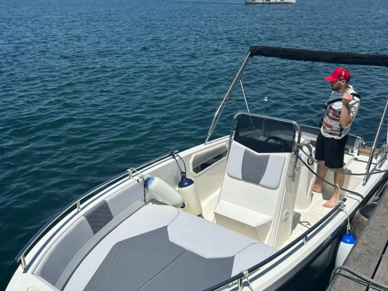 Hire a Salento marine Elitè 17 Sorrento