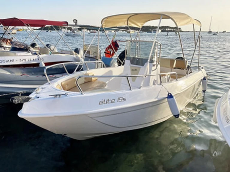 Yacht hire Capri cheap 21