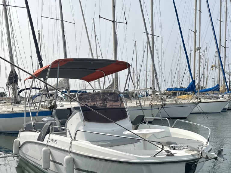 Bénéteau Flyer 6 SPACEdeck charter bareboat or skippered in  Marseille