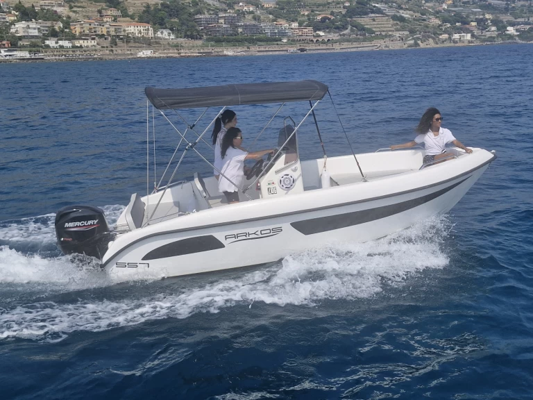 Motorboat to hire Sanremo at the best price