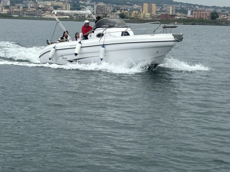 Hire a Ranieri Shadow 24 S Torre Annunziata