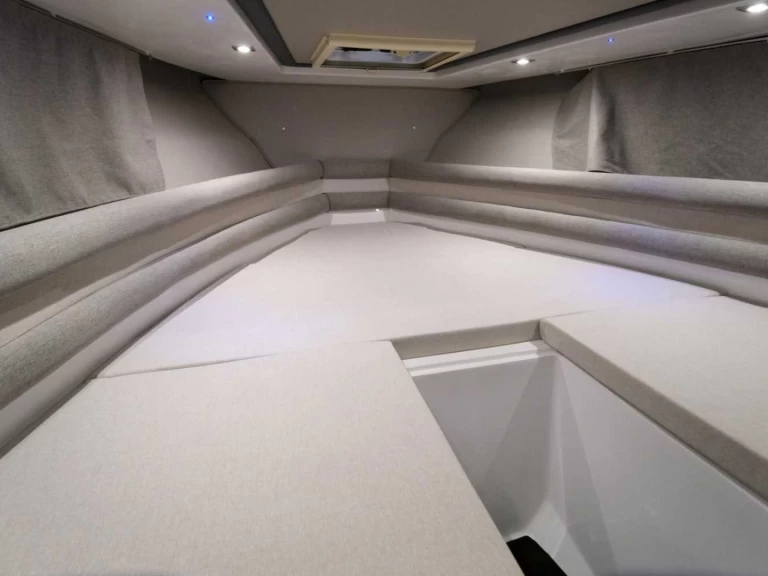 Yacht hire Ibiza Town cheap Saver 870 WA