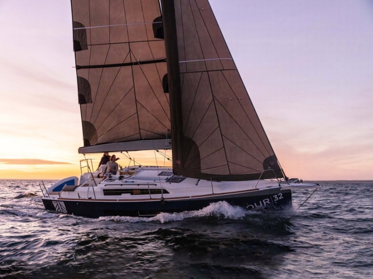 Hire a Dufour Dufour 32 Marseille