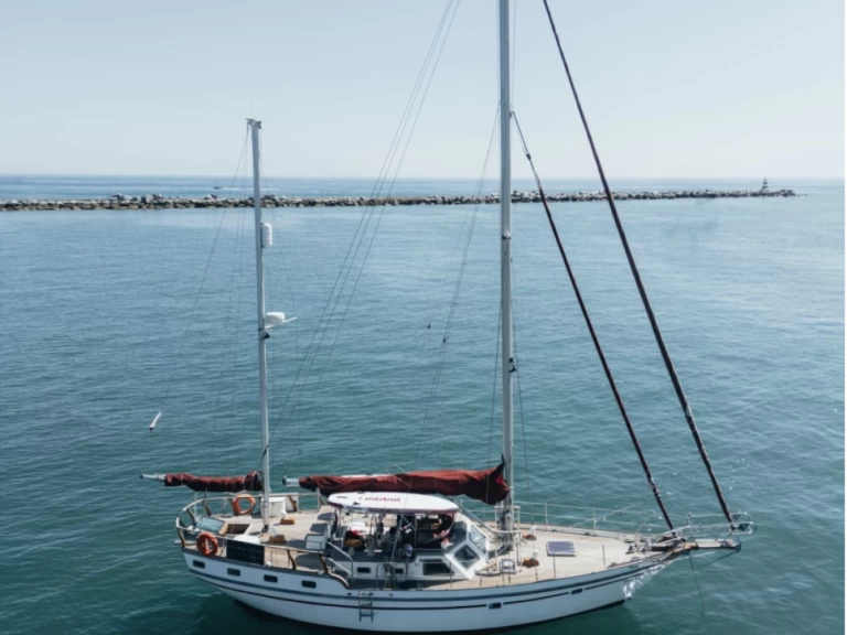 Hire a endurance 43 Portimão