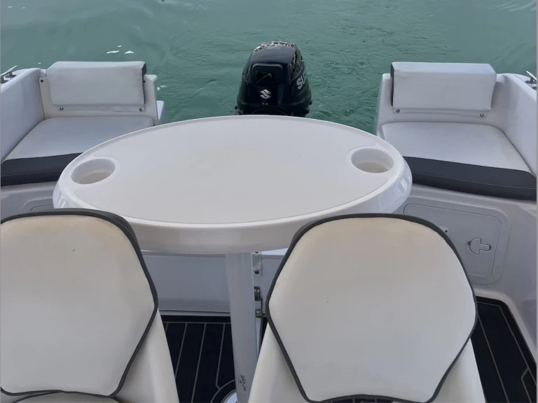 Charter a Dubhe arena 500 in Puerto Banús on Samboat