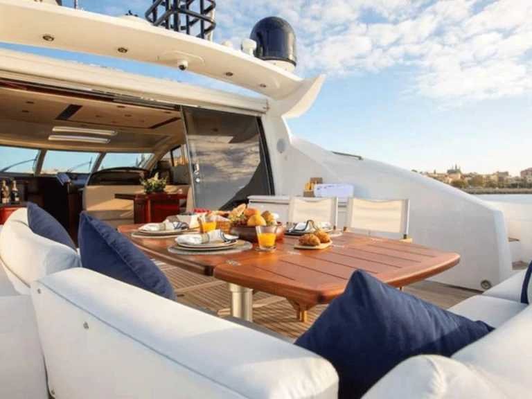 Hire Luxury Yacht with or without skipper Sunseeker Cannes