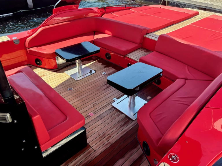 Hire Luxury Yacht STRIDER with a boat licence