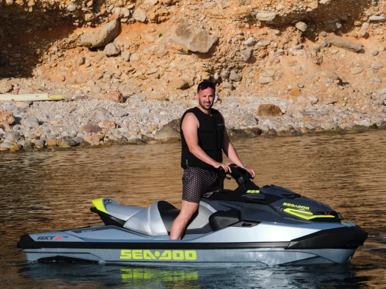 Yacht hire Ibiza Town cheap RXT-X 325 cv