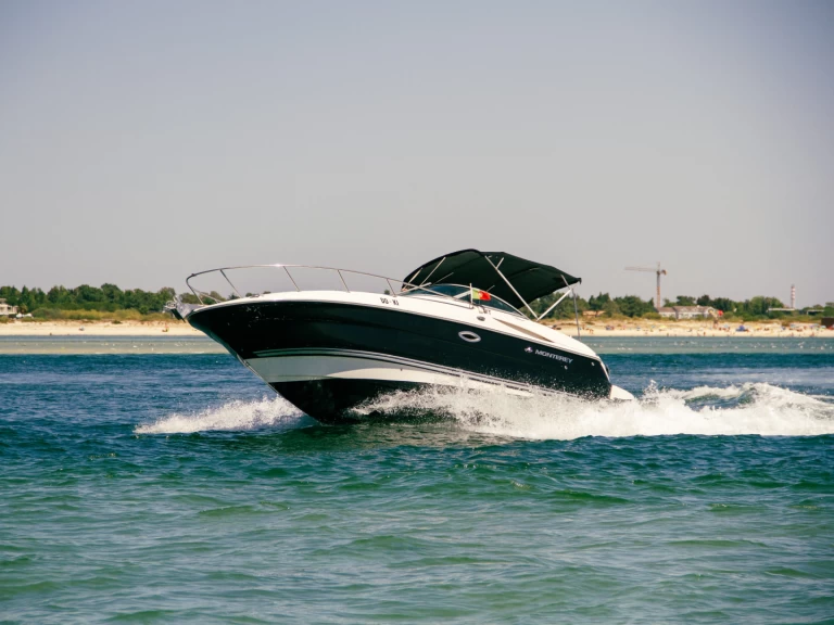 Charter a Monterey 250 CR in Marina de Tróia on Samboat