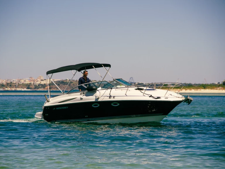 Hire Motorboat Monterey with a boat licence