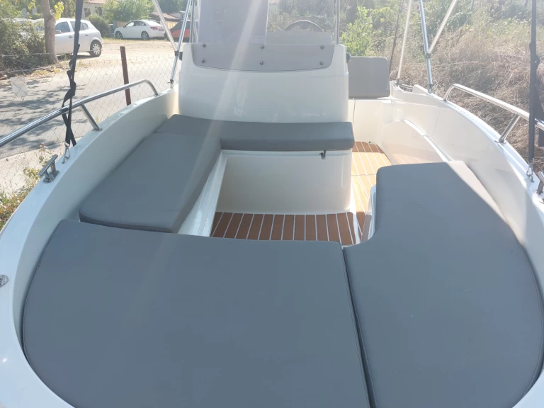 Hire Motorboat Remus with a boat licence