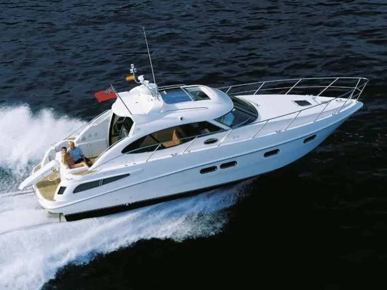 Hire Motorboat Régal with a boat licence