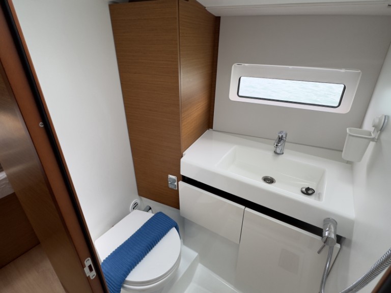 Jeanneau Sun Odyssey 490 charter bareboat or skippered in  Rodi Garganico