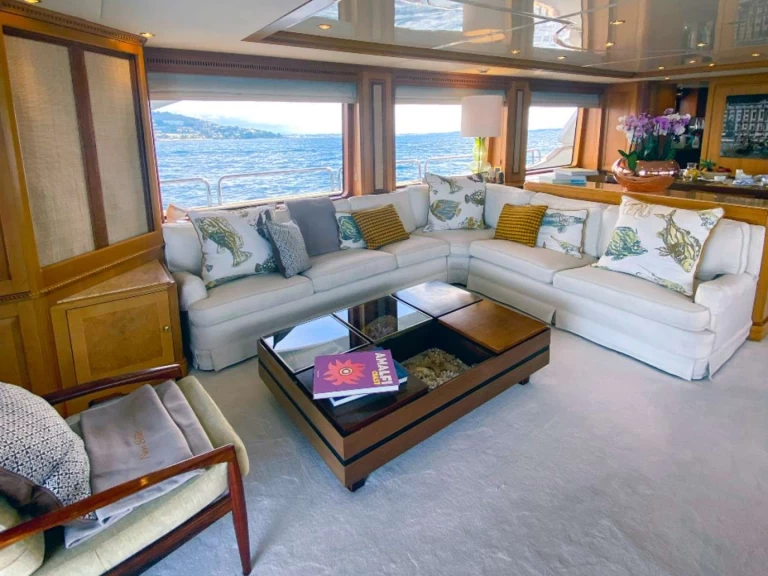 Luxury Yacht to hire Villeneuve-Loubet at the best price