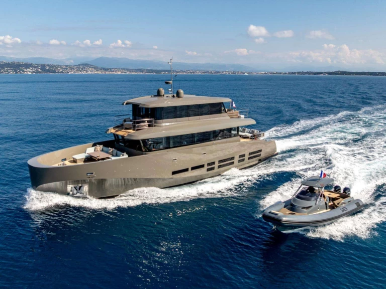 Hire a WALLY YACHTS KOKONUT'S WALLY Antibes
