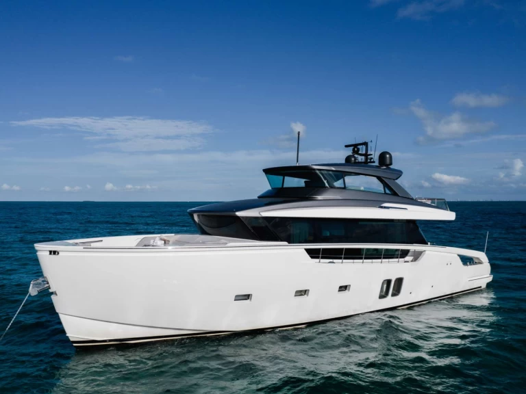 Hire Luxury Yacht with or without skipper San Lorenzo Bahamas