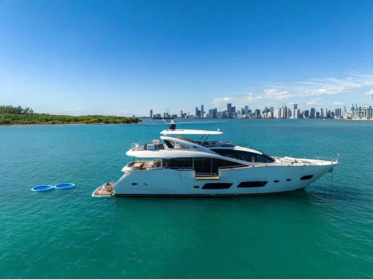Luxury Yacht hire in Miami - Sunseeker RMM JOB