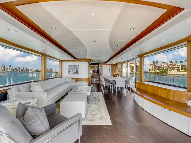 Charter a Sunseeker RMM JOB in Miami on Samboat