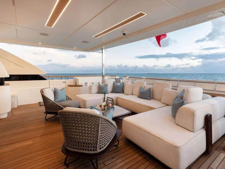 Hire Luxury Yacht with or without skipper Custom Line Sint Maarten