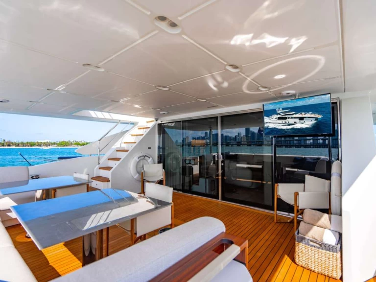 Charter a Azimut CARPE DIEM in Bahamas on Samboat