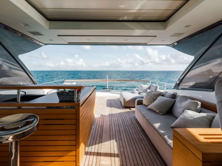 Hire a San Lorenzo Vasiliki Bahamas