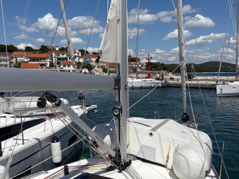 Yacht charter Jezera - Bavaria Cruiser 34 Style on SamBoat