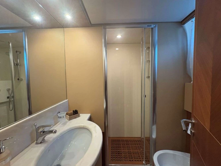 Hire Luxury Yacht Sanlorenzo with a boat licence
