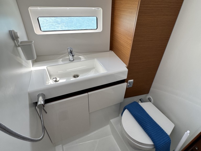 Yacht charter Rodi Garganico - Jeanneau Sun Odyssey 490 on SamBoat