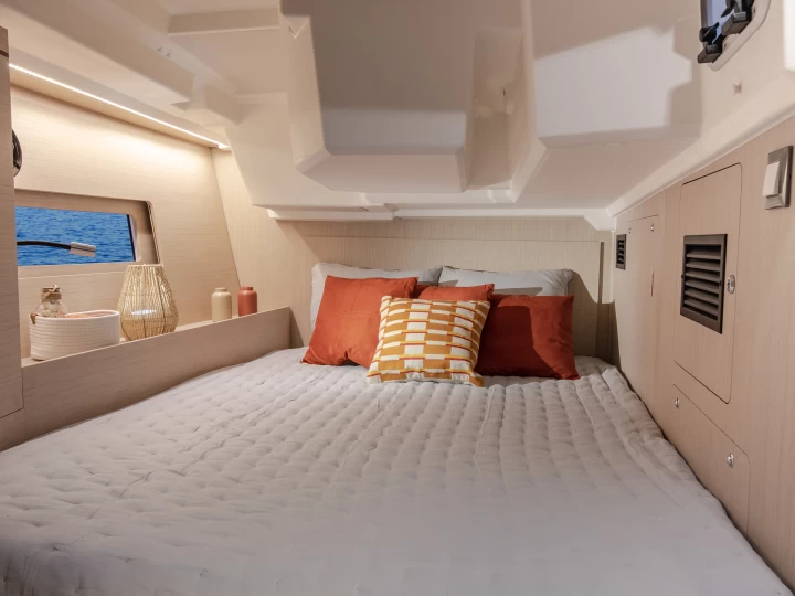 Charter a Bénéteau Oceanis 461 in Le Marin on Samboat