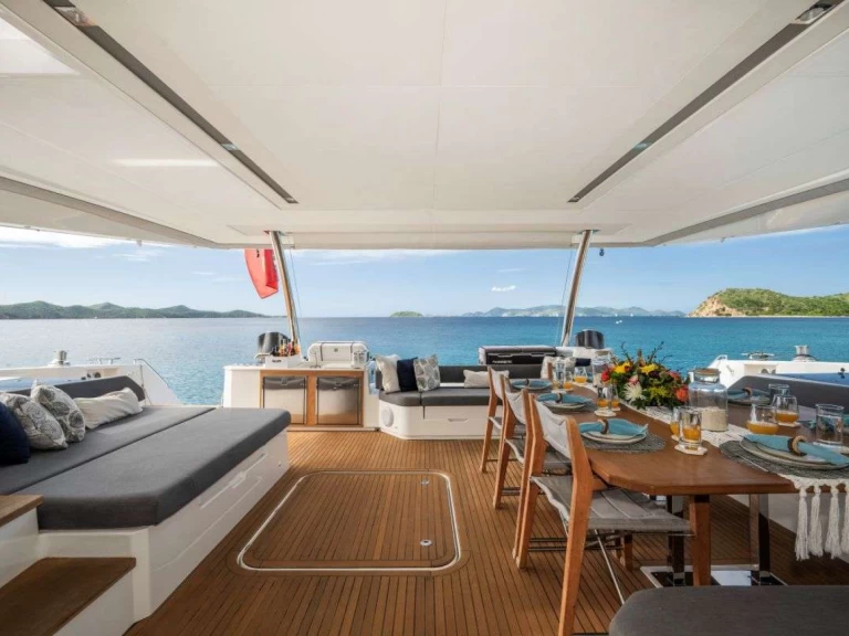 Hire Luxury Yacht Fountaine Pajot with a boat licence