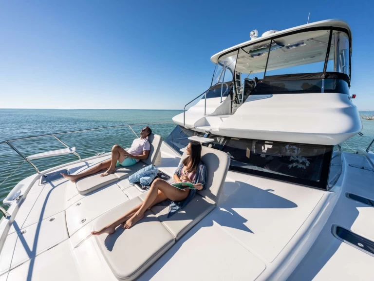 Luxury Yacht to hire Préveza at the best price