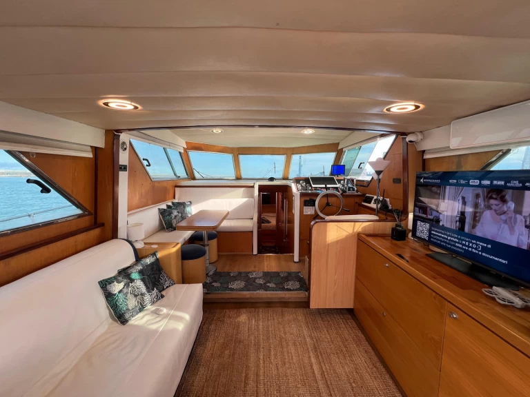 Motorboat to hire Catania at the best price