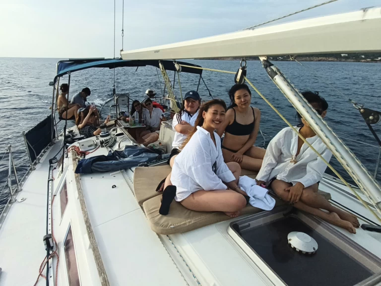 Sailboat to hire Sant Antoni de Portmany at the best price