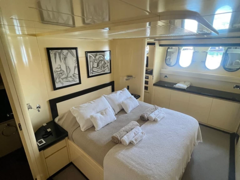 Hire Luxury Yacht with or without skipper Canados Castellammare di Stabia