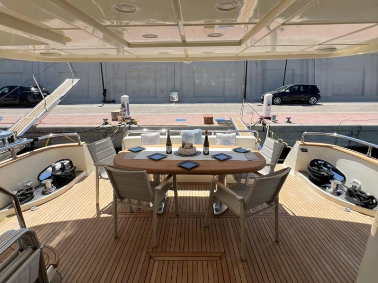 Luxury Yacht to hire Castellammare di Stabia at the best price