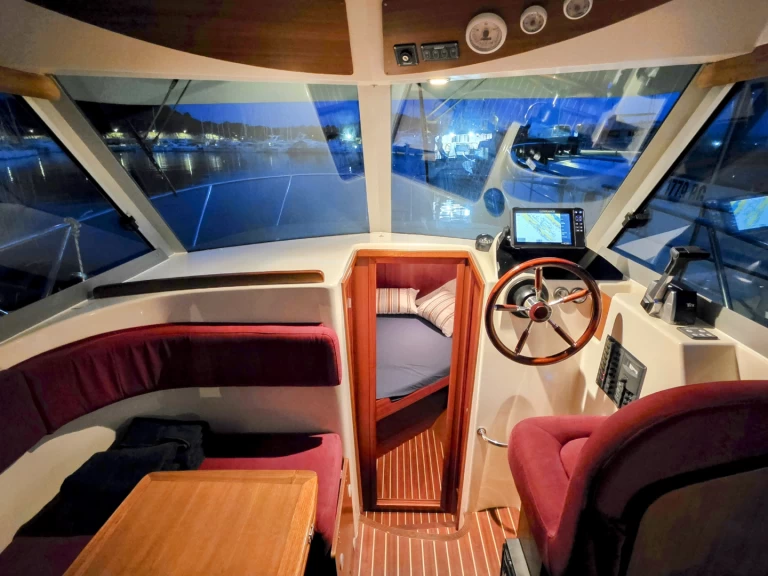Yacht hire Drage cheap Ocqueteau 815 Range Cruiser