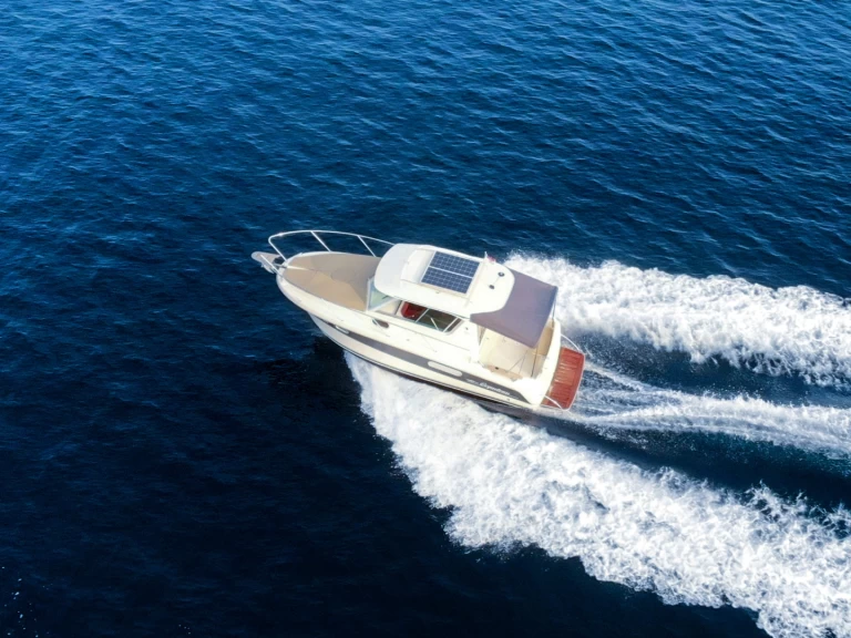 Hire Motorboat Ocqueteau with a boat licence