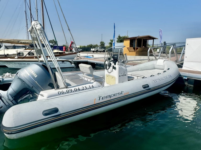 Charter a Capelli Tempest 625 Easy in Sète on Samboat