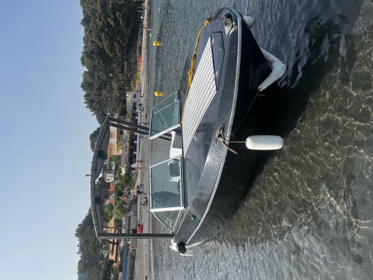 Charter a Bayliner Bayliner 175 BR in La Seyne-sur-Mer on Samboat