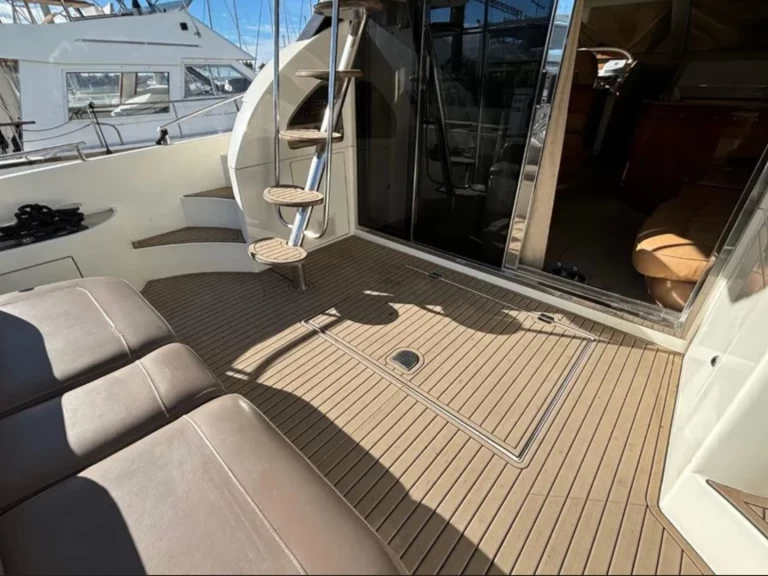 Luxury Yacht to hire Torrevieja at the best price