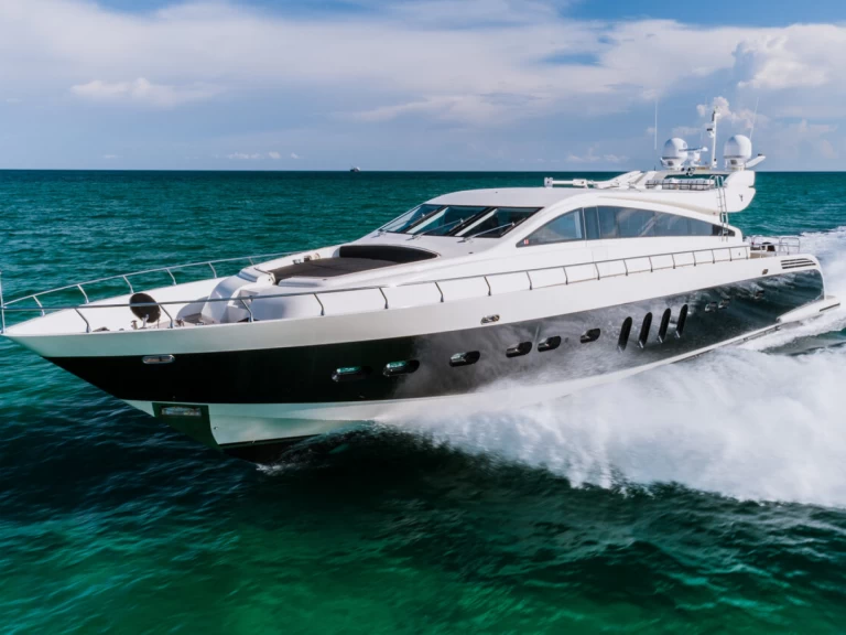 Hire Luxury Yacht Arno Leopard with a boat licence