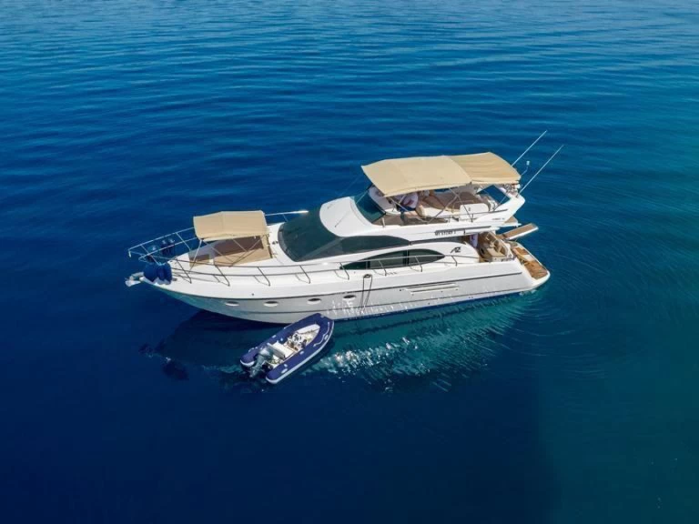 Charter a Azimut Azimut 52 in Göcek on Samboat