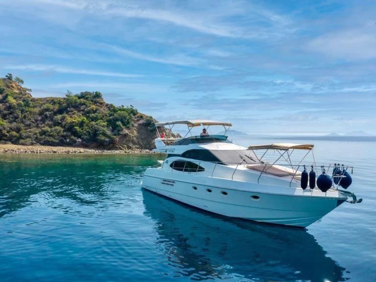 Hire Luxury Yacht with or without skipper Azimut Göcek