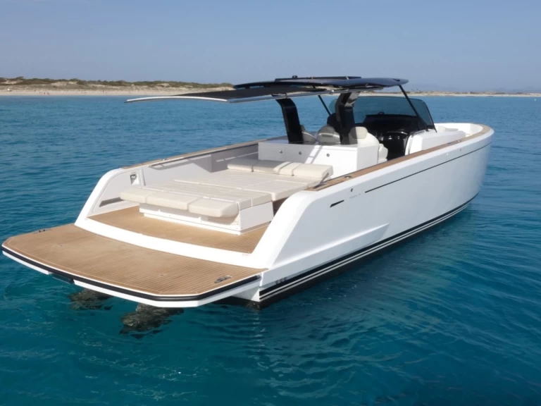 Hire Motorboat Pardo Yachts with a boat licence