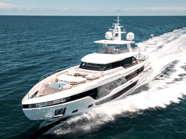 Hire a Azimut Grande 36M Miami