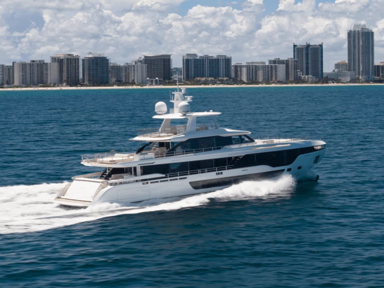 Charter a Azimut Grande 36M in Miami on Samboat