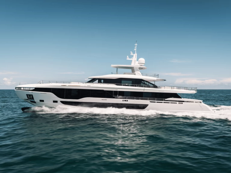Hire Luxury Yacht with or without skipper Azimut Miami